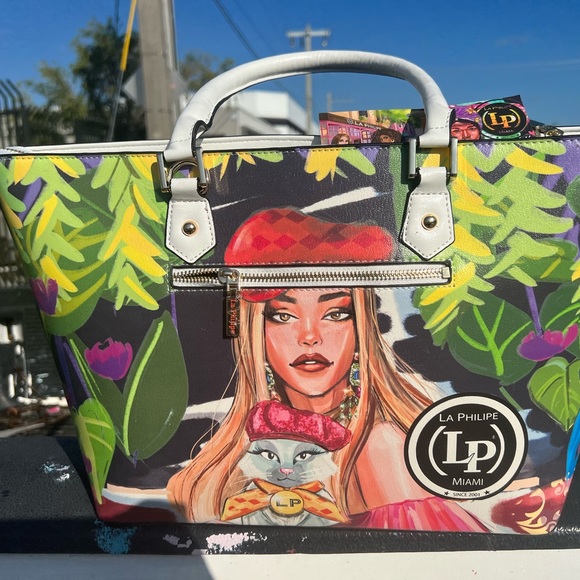 La Philipe purse studs made in Miami new with tag and keychain bag cat - Picture 5 of 8